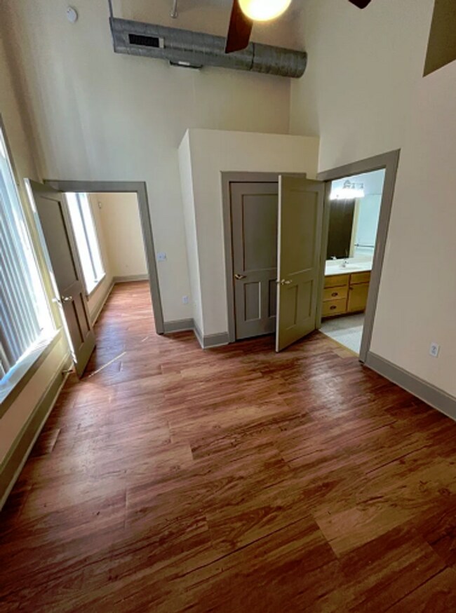 Building Photo - Theresa Park Lofts Apartments -Three Bedro...