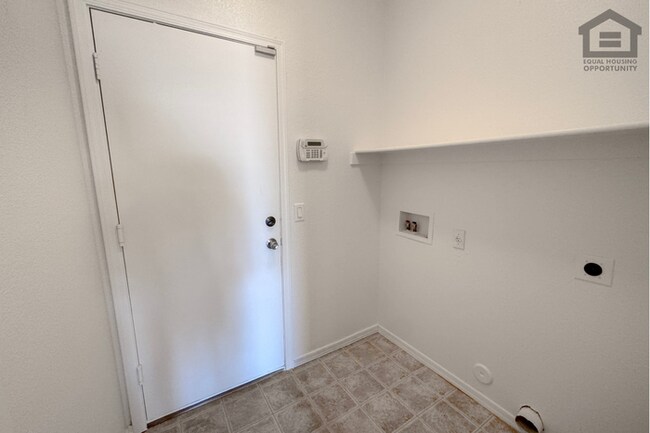 Building Photo - 4Bed/2Bath House in El Mirage! Ready for Immediate Move-In!