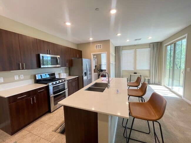 Building Photo - Carry Over Showing: This property has been...