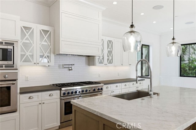 Building Photo - 1405 Oak Ave