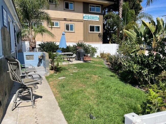 shared use of lawn, BBQ area - 1442 Pacific Beach Dr