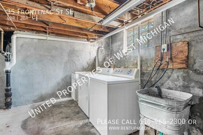Building Photo - Available Now | 4 Bedroom, 2 Bathroom Sing...