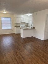 Building Photo - 3216 Matthews Dr