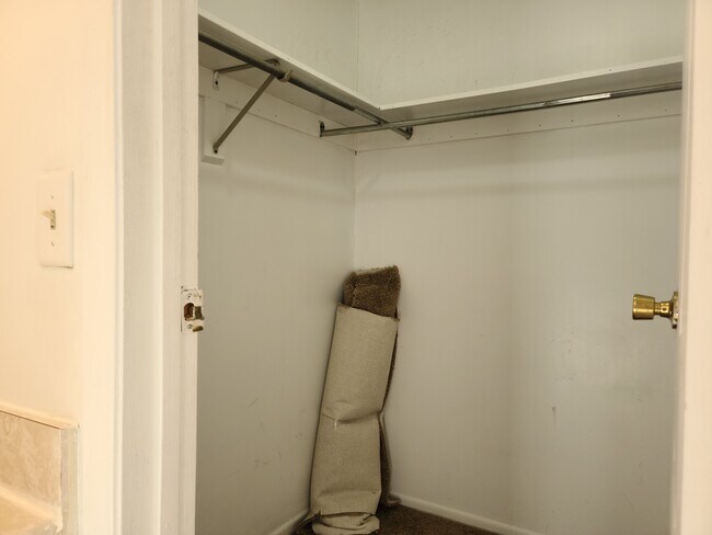 Master closet - 4848 Charlton Ct