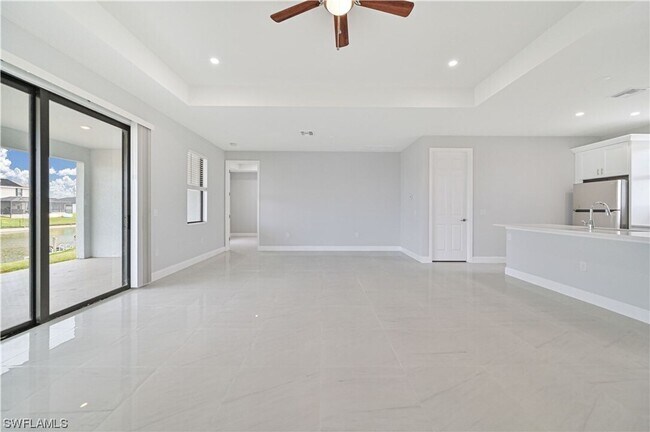 Building Photo - Gorgeous custom built 3/2/1 water front si...