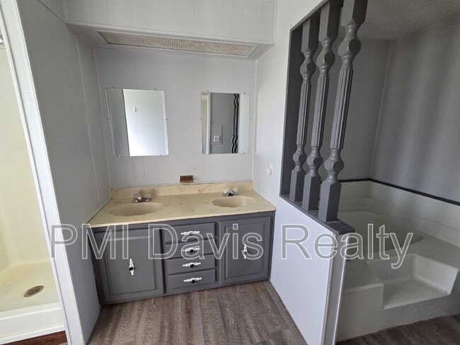 Building Photo - 5260 US-17