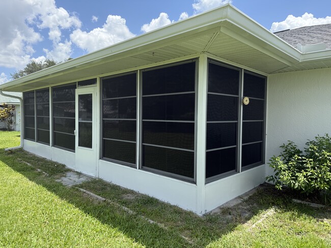 Building Photo - 2220 Jackson Heights Dr