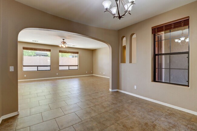 Building Photo - Beautiful 4 bedroom 2 bathroom home in Pre...