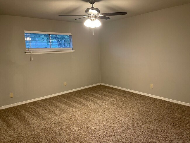 Building Photo - 930-932 Lindy Court