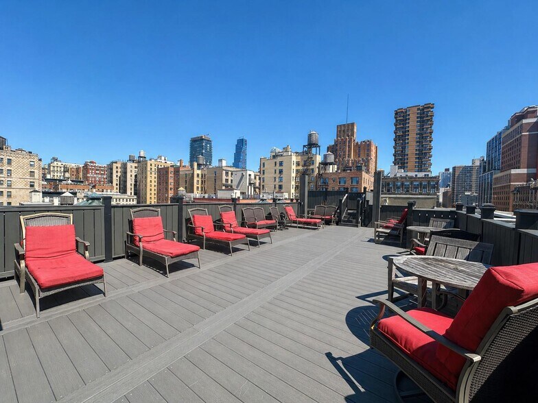 Building Photo - 323 W 96th St