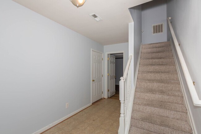 Building Photo - 3 Bed, 2.5 Bath in Martinsburg