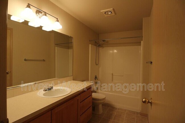 Building Photo - 1830 SE 11th Ave