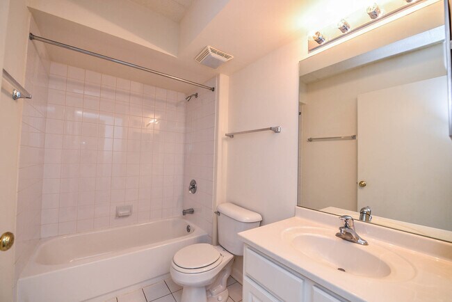 Building Photo - 8751 W Catherine Ave