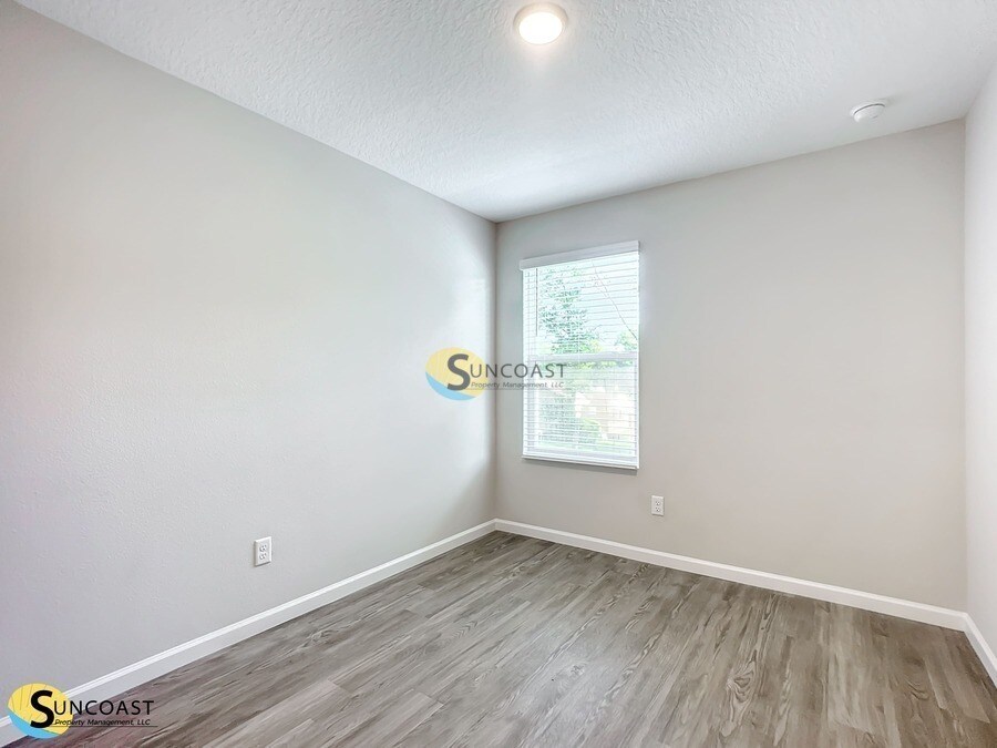 Building Photo - 6499 Breezy Oaks Wy