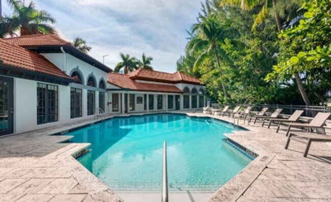 Building Photo - 19680 E Country Club Dr