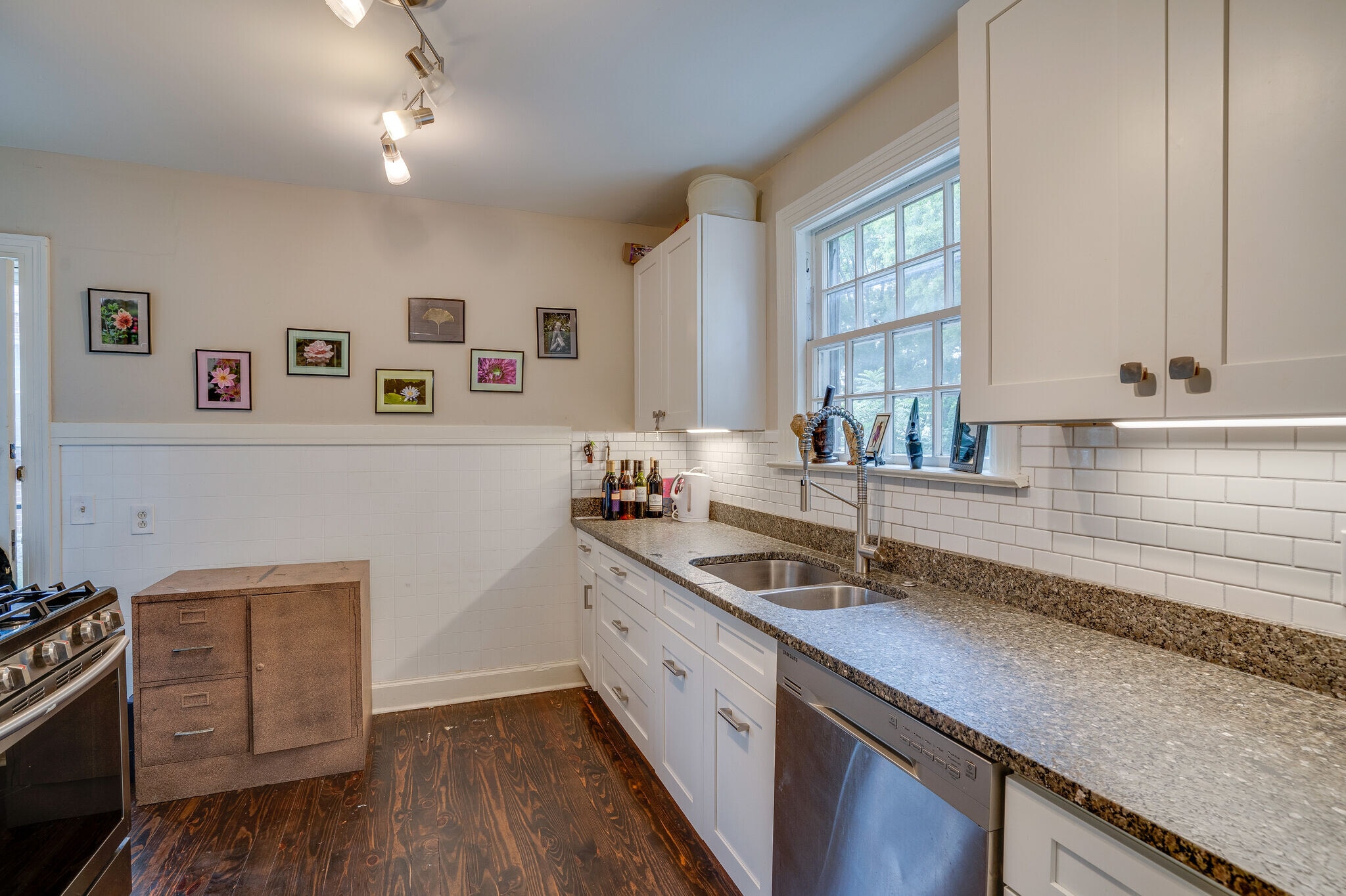 Building Photo - 253 Thuss Ave