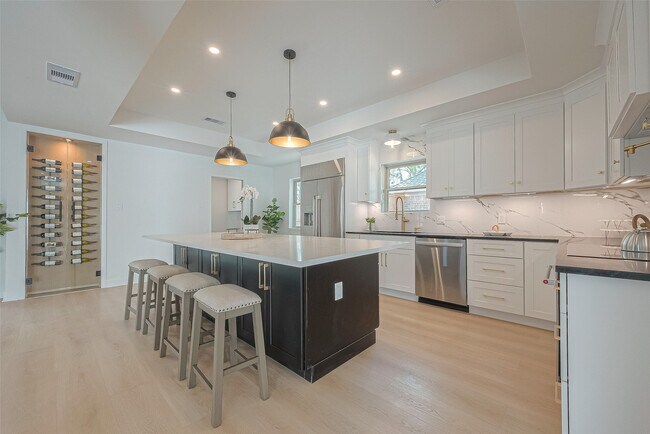 Building Photo - 10027 Lynbrook Dr