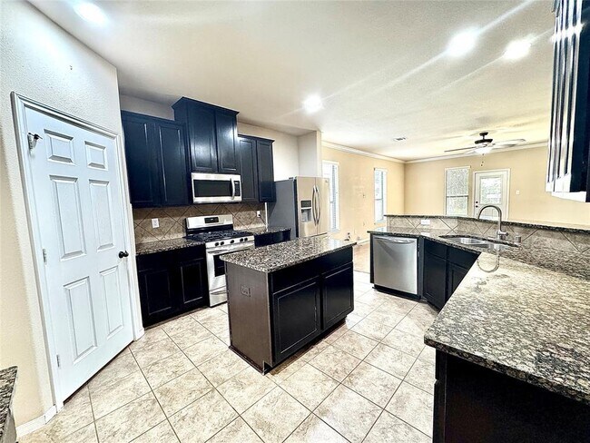 Building Photo - 10007 Red Tamarack Ln