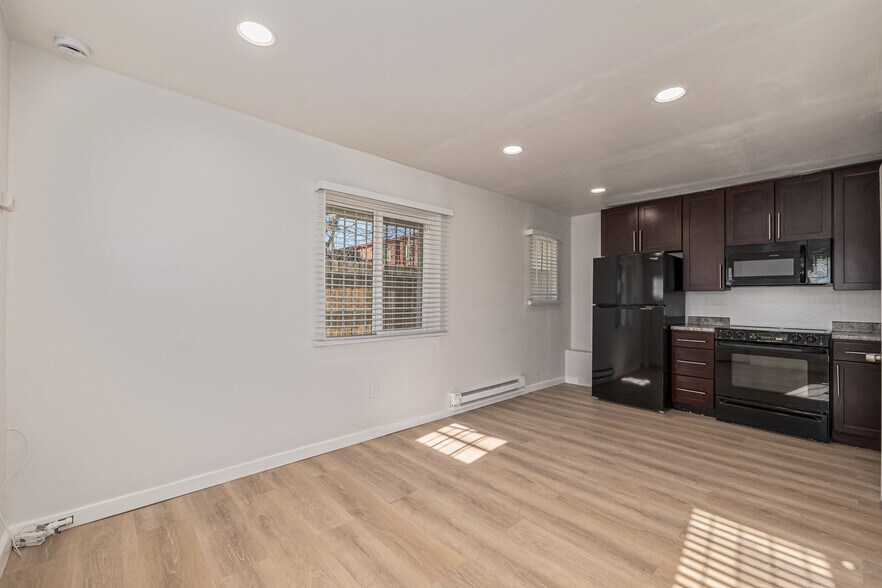 Building Photo - 1444 Valentia St