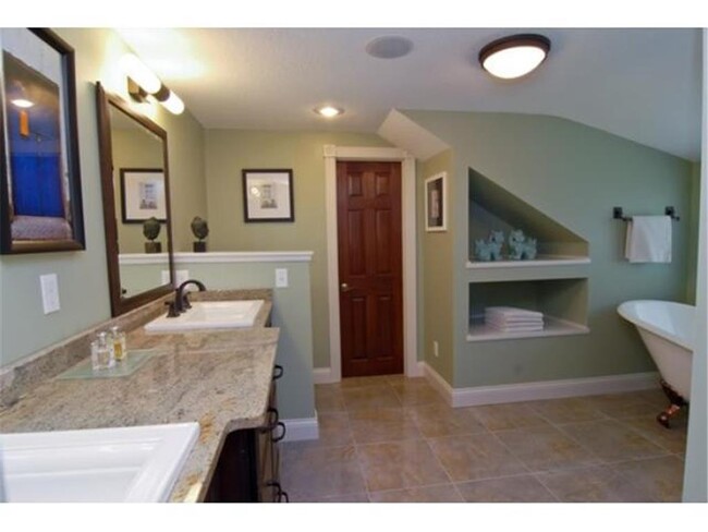 Building Photo - 65 Woodland Cir