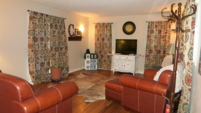 Building Photo - 1109 E 14th St