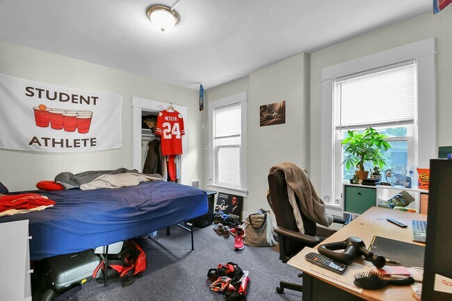 Building Photo - 1508 Summit St