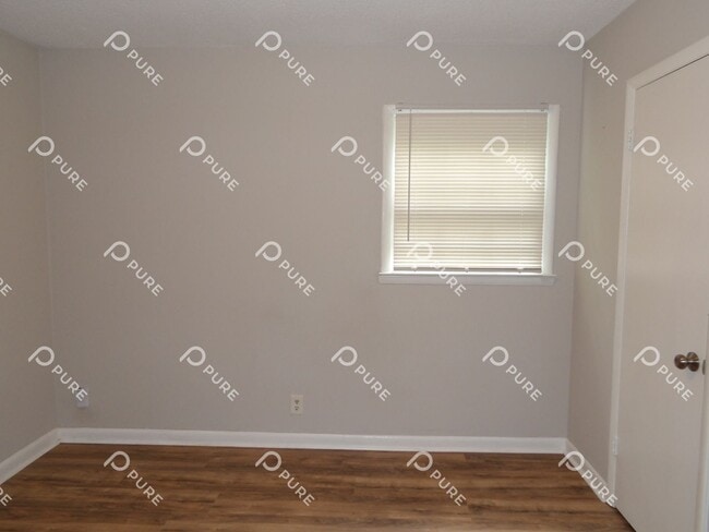 Building Photo - 3021 Deerfield!!