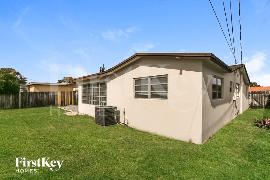 Building Photo - 7728 Alhambra Blvd
