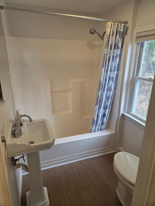 Building Photo - 176 W North St