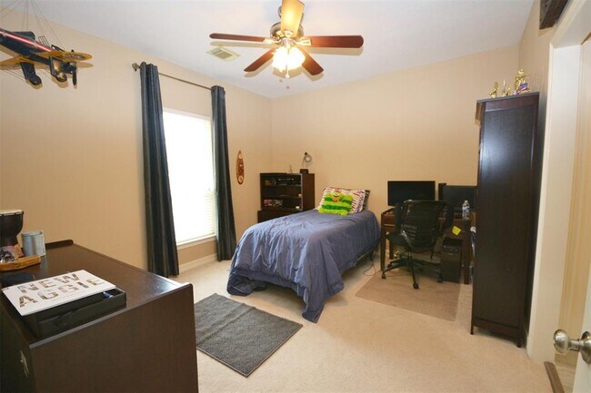 Building Photo - 7902 Silent Forest Dr