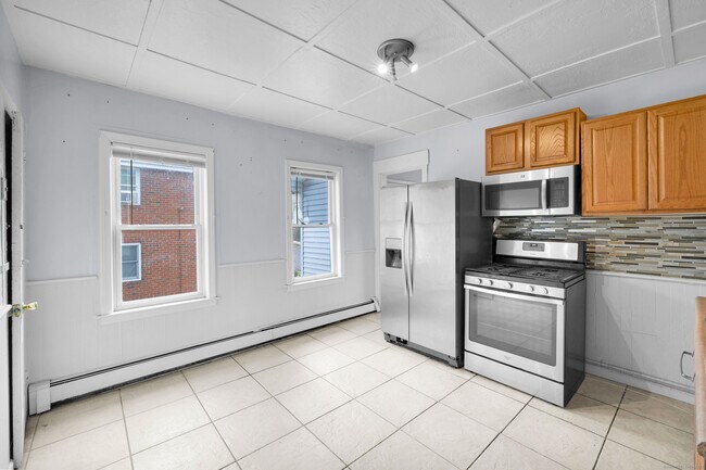 Building Photo - 223 Lawlor St