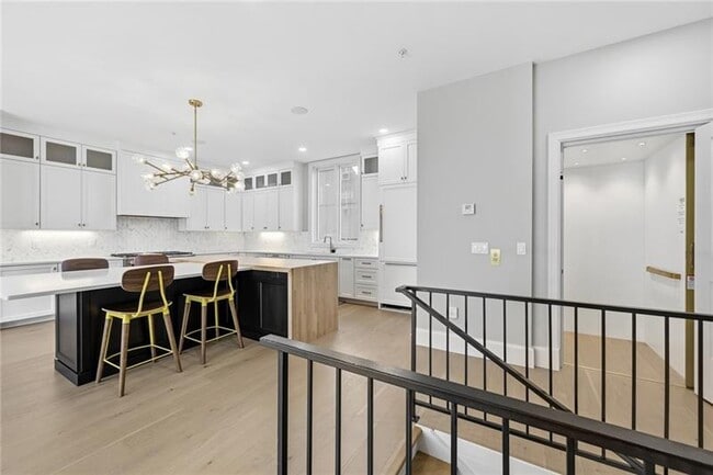 Building Photo - 5133 Fifth Ave