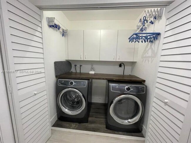 Building Photo - 325 NW 19th Ln