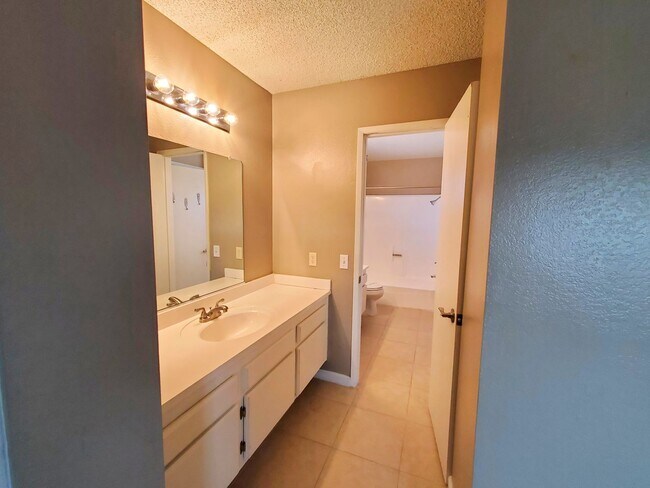 Building Photo - Nice 2-Story 2-Bedroom Condo Available in Grand Terrace!