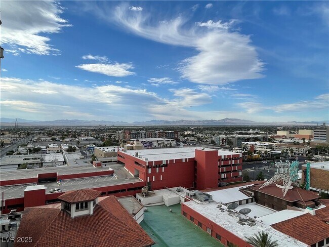 Building Photo - 150 S Las Vegas Blvd