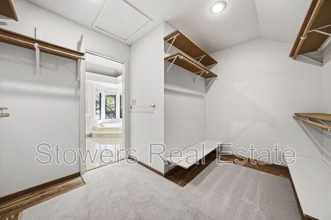 Building Photo - 618 Banister Ln