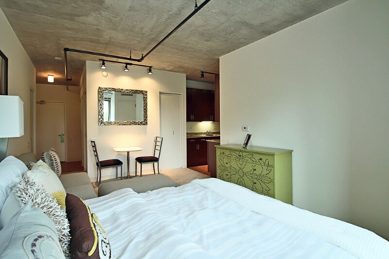 Building Photo - 891 S Clark St