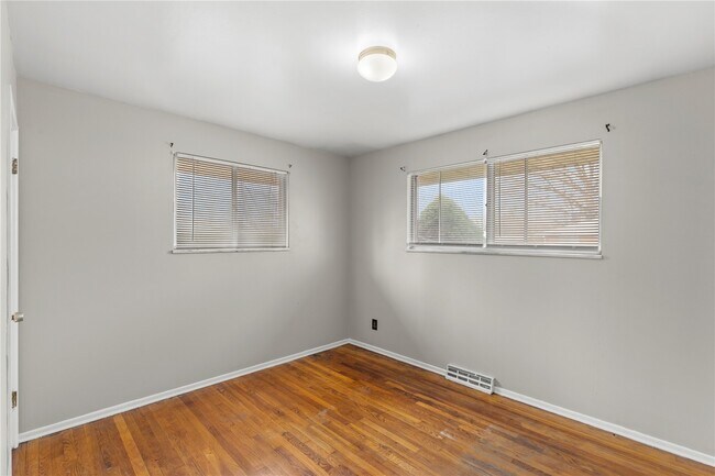 Building Photo - 1158 Reale Ave