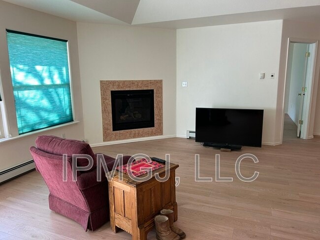 Building Photo - 815 Lincoln Ct