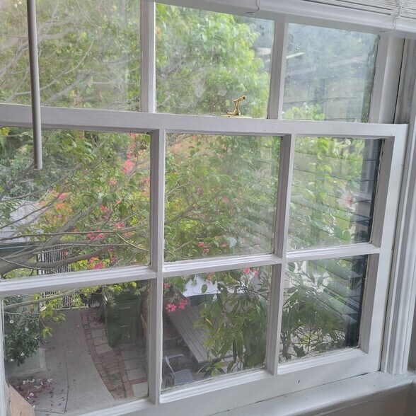 Building Photo - 5025 Cahuenga Blvd