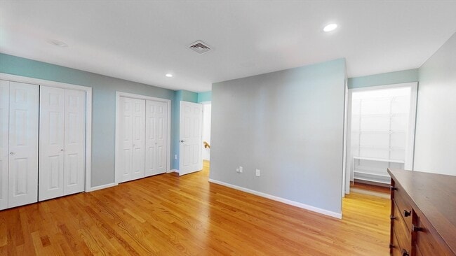 Building Photo - 2 Glenbrook Ln