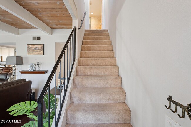Building Photo - 2958 Dogwood Cir