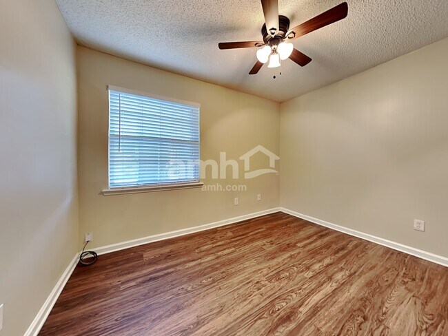 Building Photo - 2175 Hovington Cir E