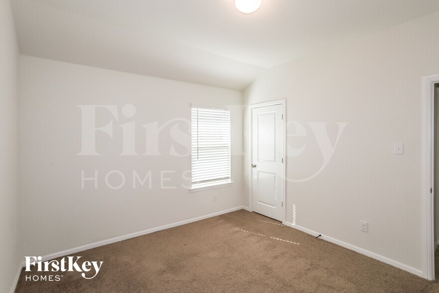 Building Photo - 2205 Sadlers Creek Ln
