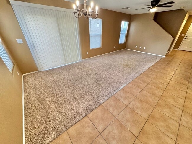 Building Photo - Beautiful 3 bedroom/2.5 bath home in great neighborhood