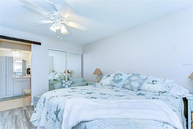 Building Photo - 13870 Oakwood Ln