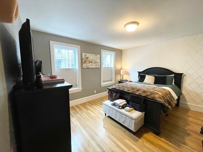 Building Photo - 27-29-29 Telegraph St