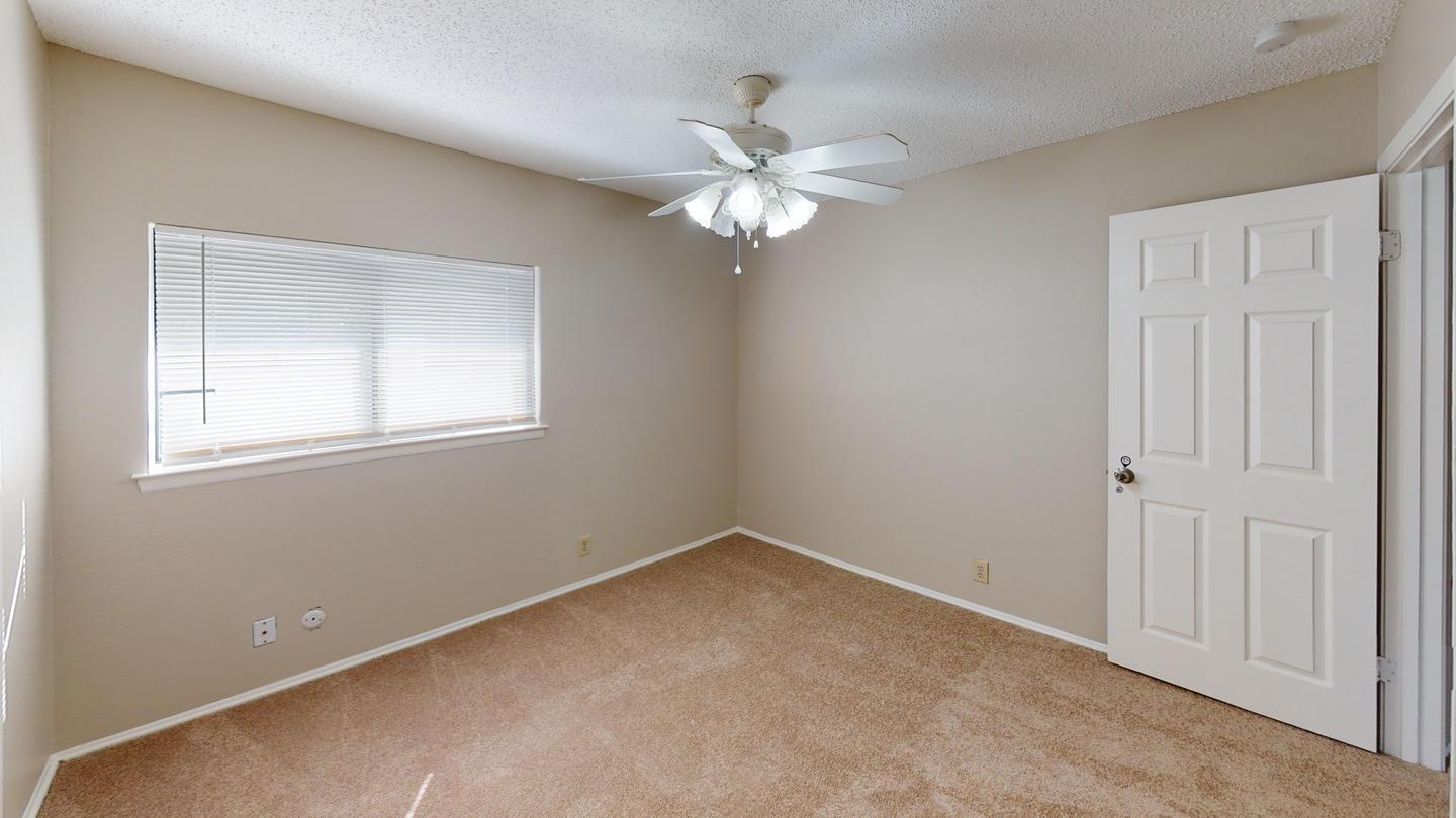 Building Photo - 14102 N Hills Village Dr
