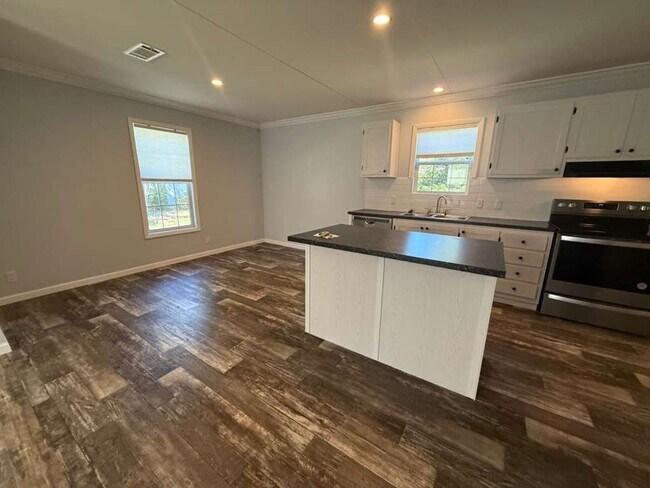 Building Photo - BEAUTIFUL +55 HOA COMMUNITY