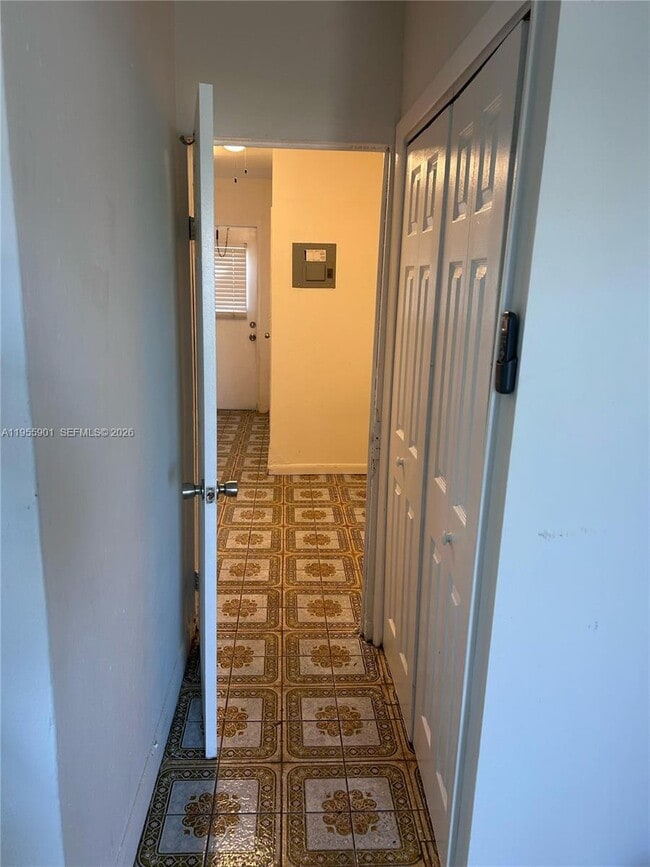 Building Photo - 3690 SW 14th St